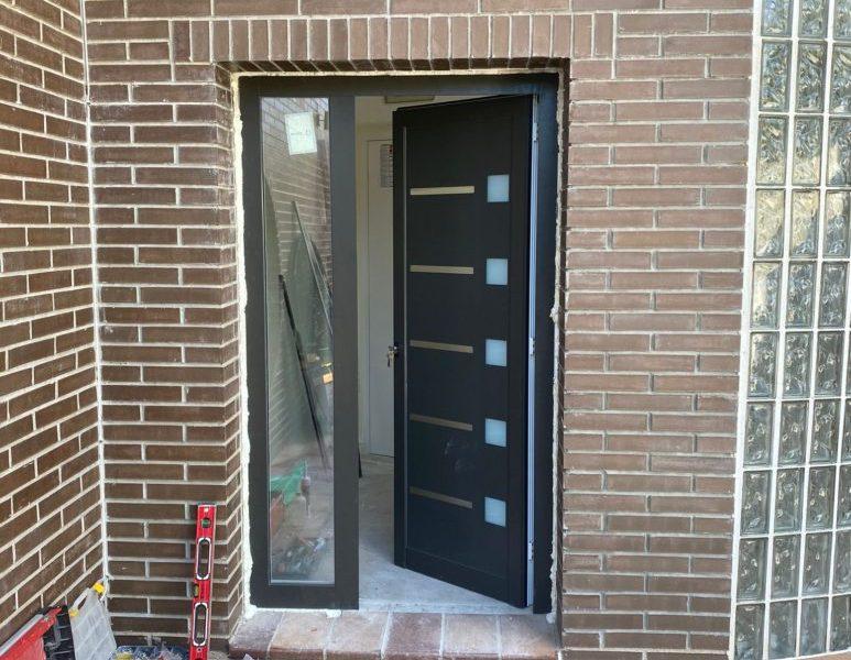 puerta de aluminio