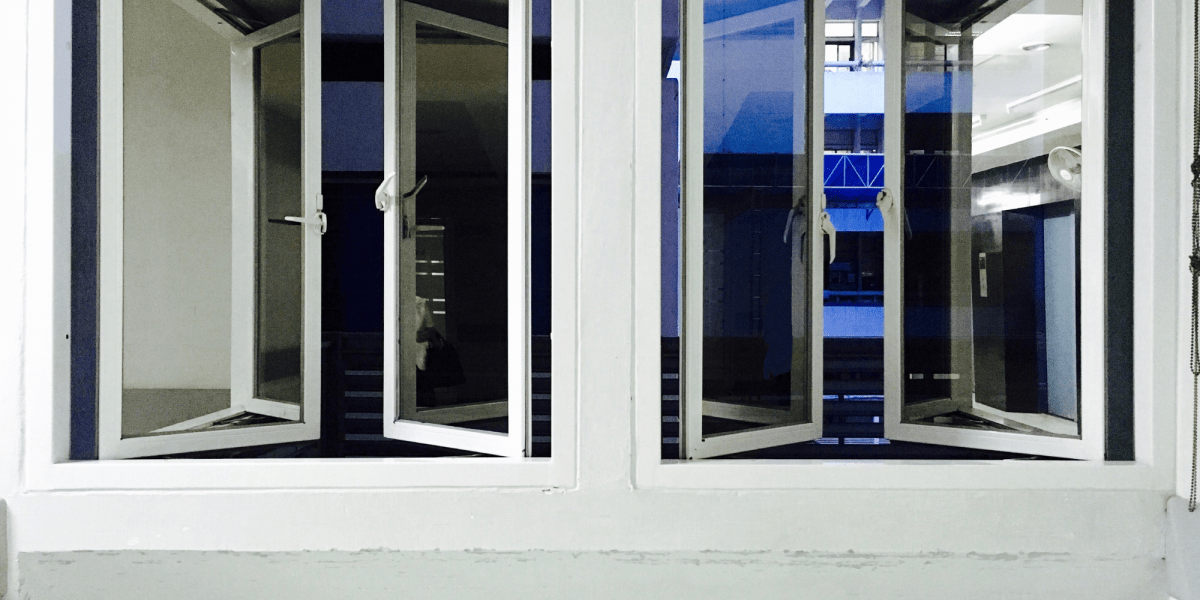 Ventanas de aluminio resistentes y duraderas de una casa